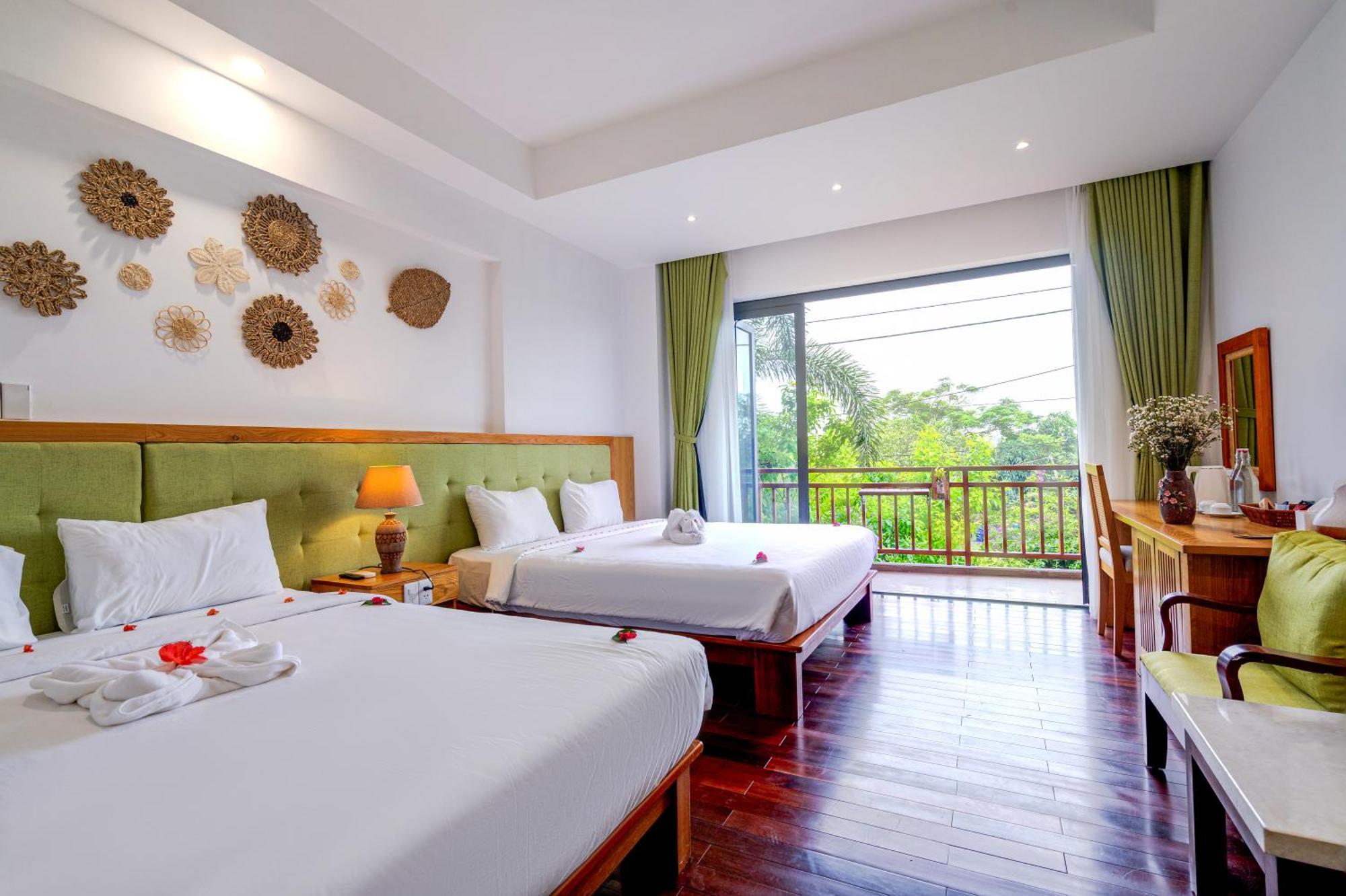 Quadruple Room with Mountain View